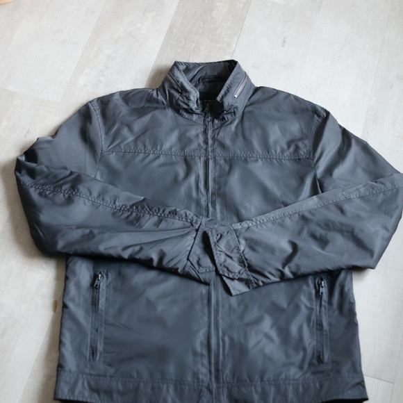Banana Republic Windbreaker Slicker Gray Hidden Hood Mens Size Medium Like New - Picture 5 of 5